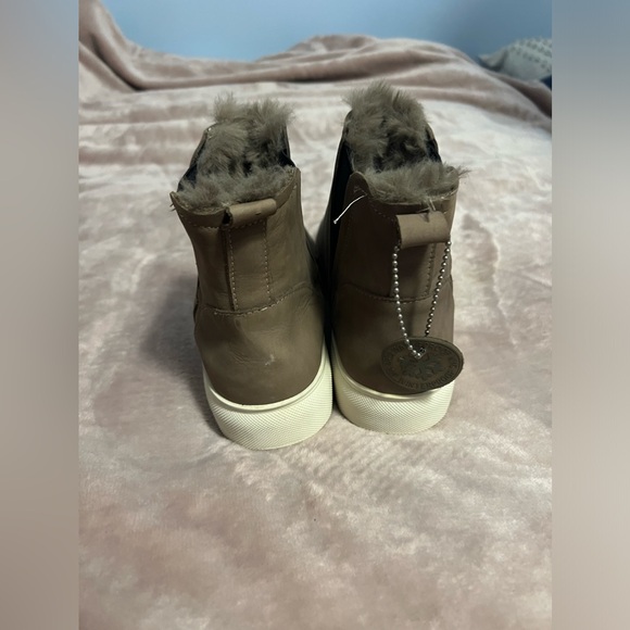 J slides fur booties, size 9, tan - Picture 3 of 4
